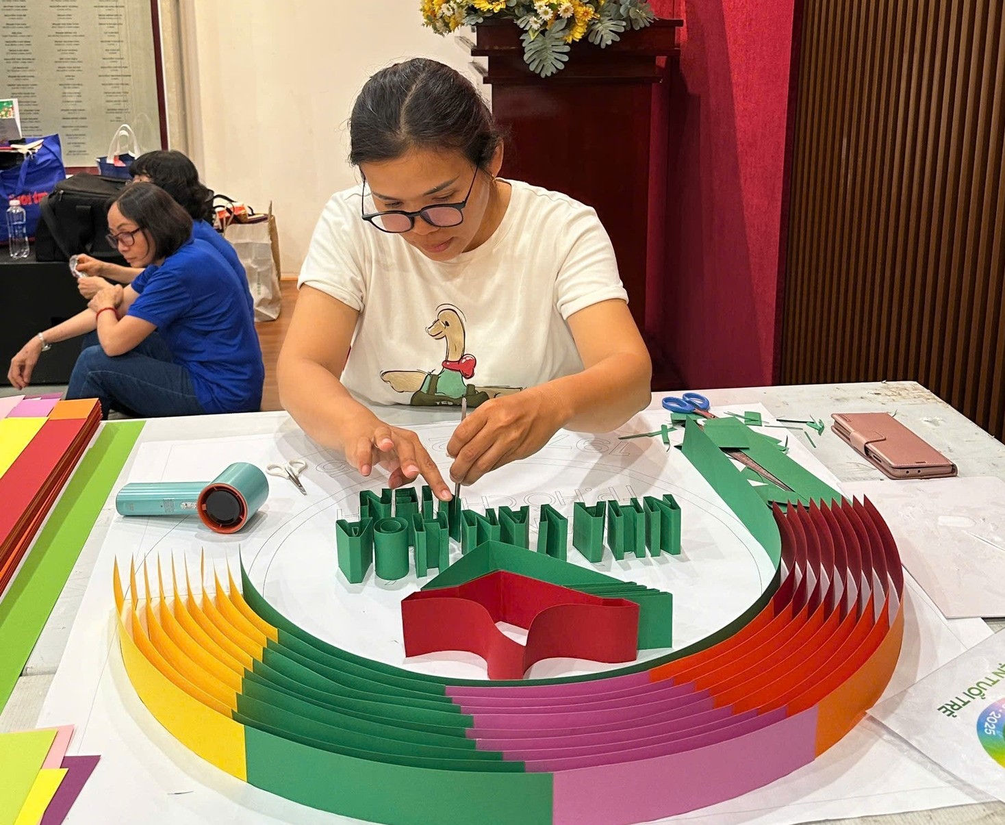 Tranh giấy xoắn và ước mơ giúp người đồng cảnh